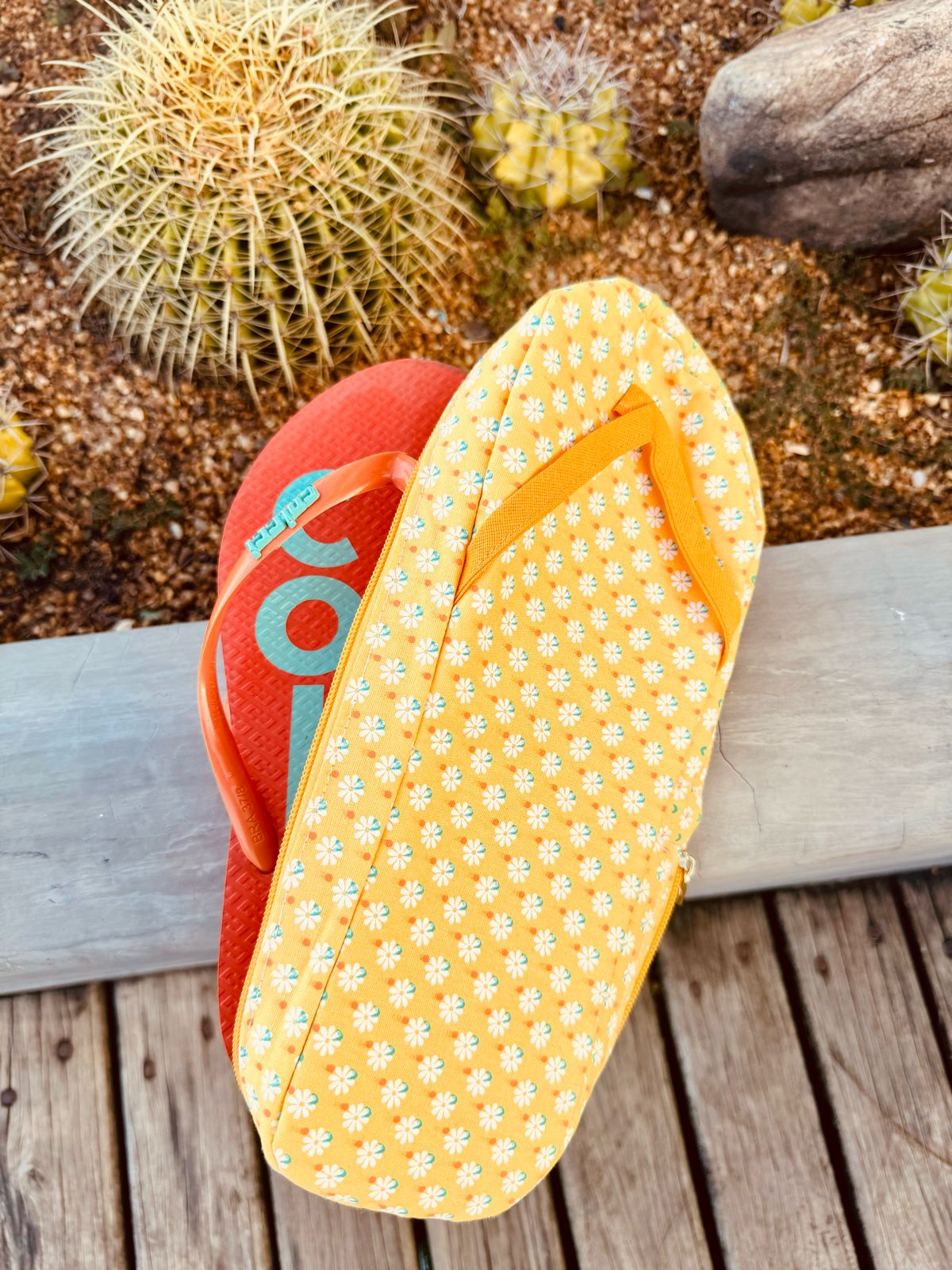 Necessaire Porta Chinelos Margaridas Amarelo
