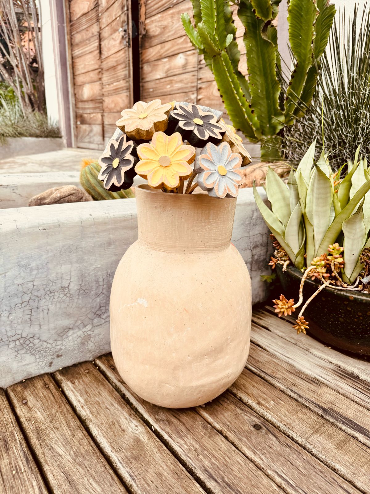 Buquê De Flor Madeira Cinza, Amarelo, Preto e Bege G