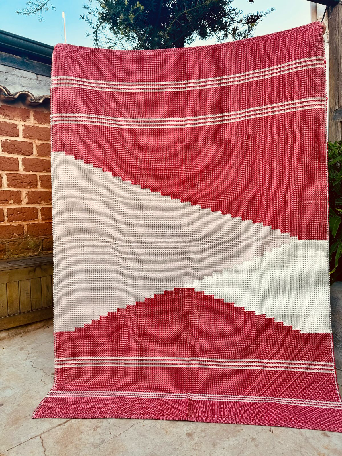 Tapete Linha Trabalhado Bico Lateral Vermelho 1,50x2,00m