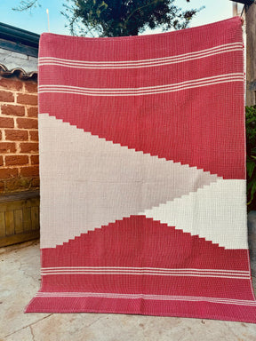 Tapete Linha Trabalhado Bico Lateral Vermelho 1,50x2,00m