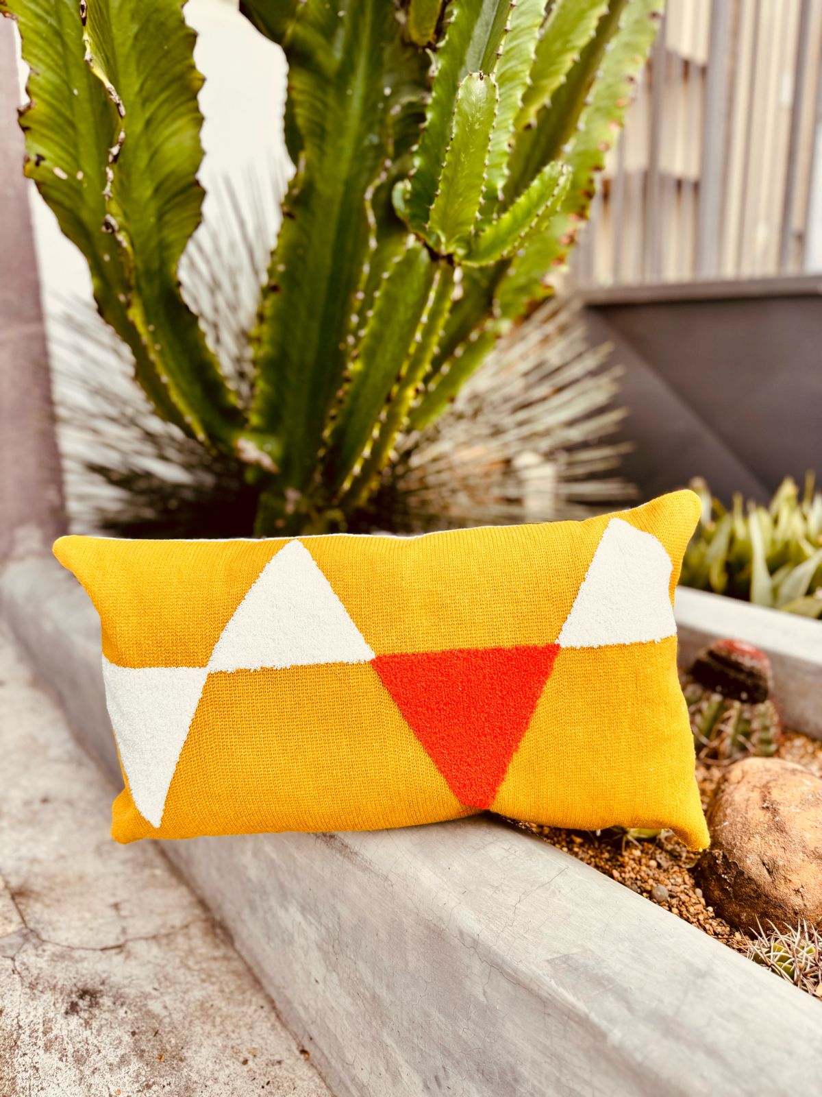 Capa de Almofada Baguete Bordada em Linho 30x50 EST05 Mostarda