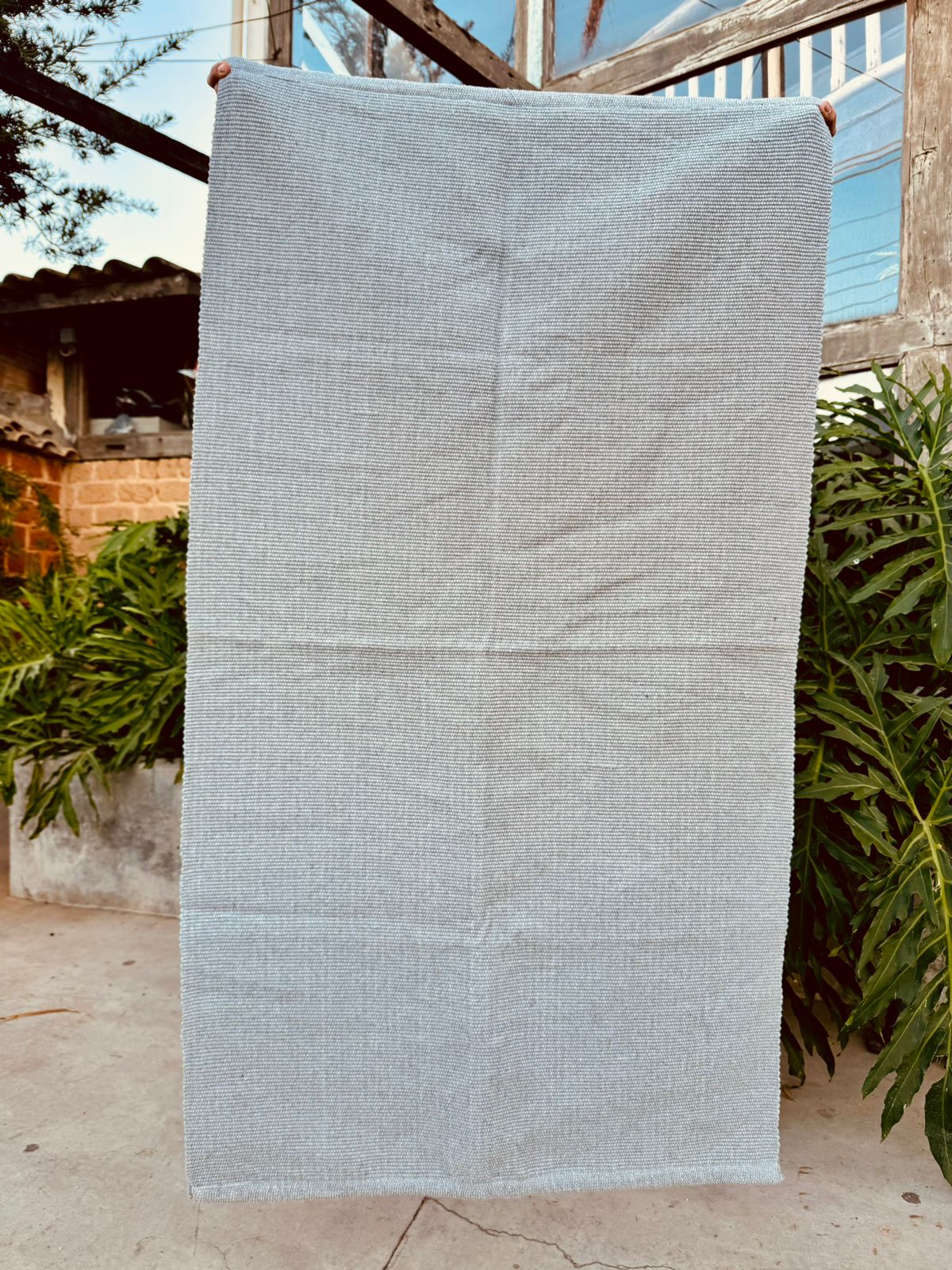 Tapete Médio Linha Liso Cinza 0,90x1,50m
