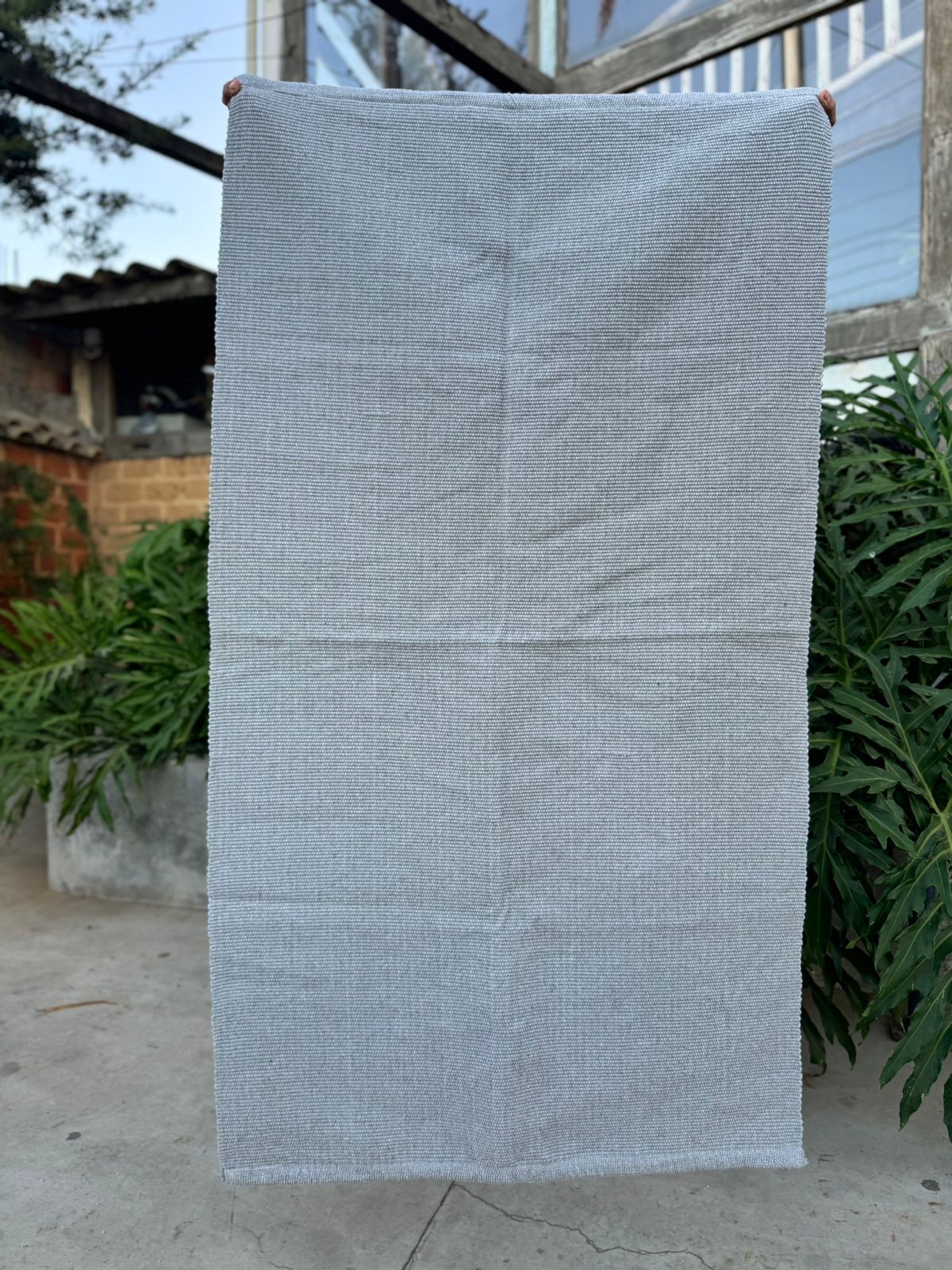 Tapete Médio Linha Liso Cinza 0,90x1,50m