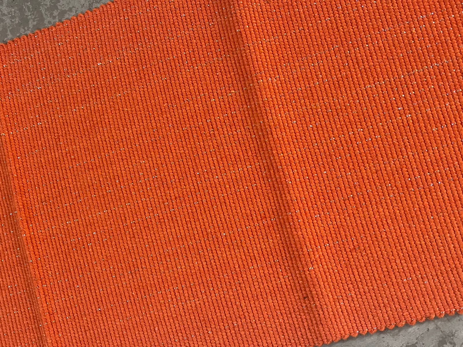 Caminho de Mesa Linha com Fio Lurex Laranja 1,5m
