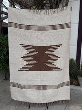 Tapete Cru com Bico Marrom em Malha 1,50x2,00m