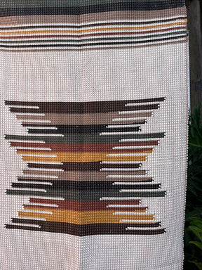 Tapete Médio Linha Bico Mostarda, Terra 0,90x1,50m