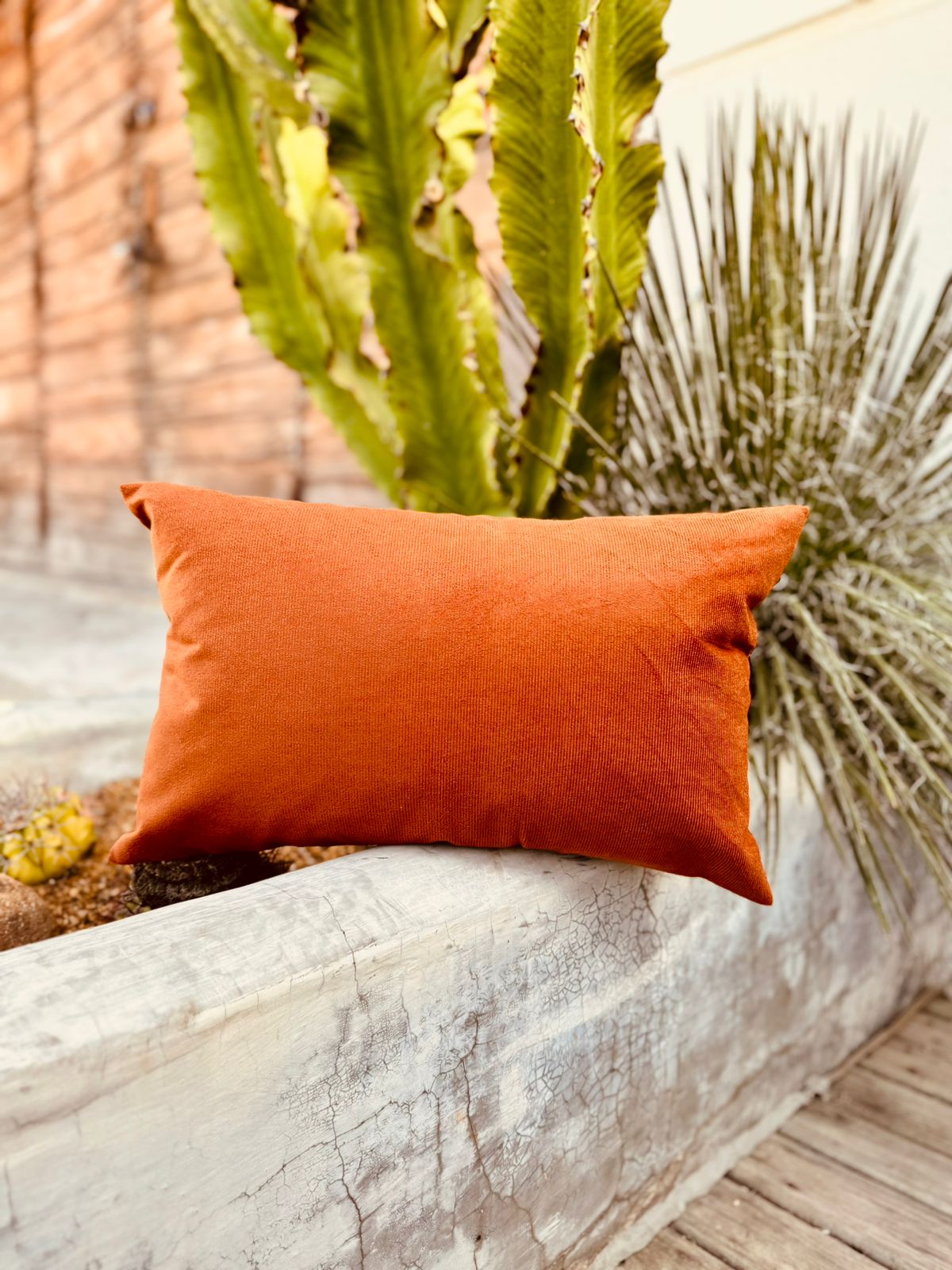 Capa de Almofada Baguete Retangular Suede Lisa Terracota - 30x50