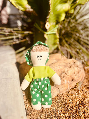 Bonequinho de Pano Verde
