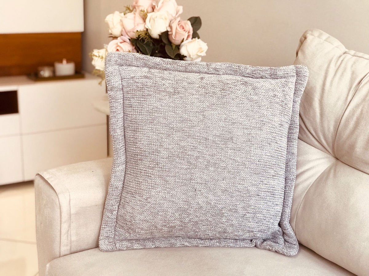 Capa de Almofada em Chenille com Aba Lateral Cinza Claro 45x45