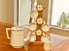 Kit completo Porta Caneca Madeira + Bule e 6 Canecas Branco