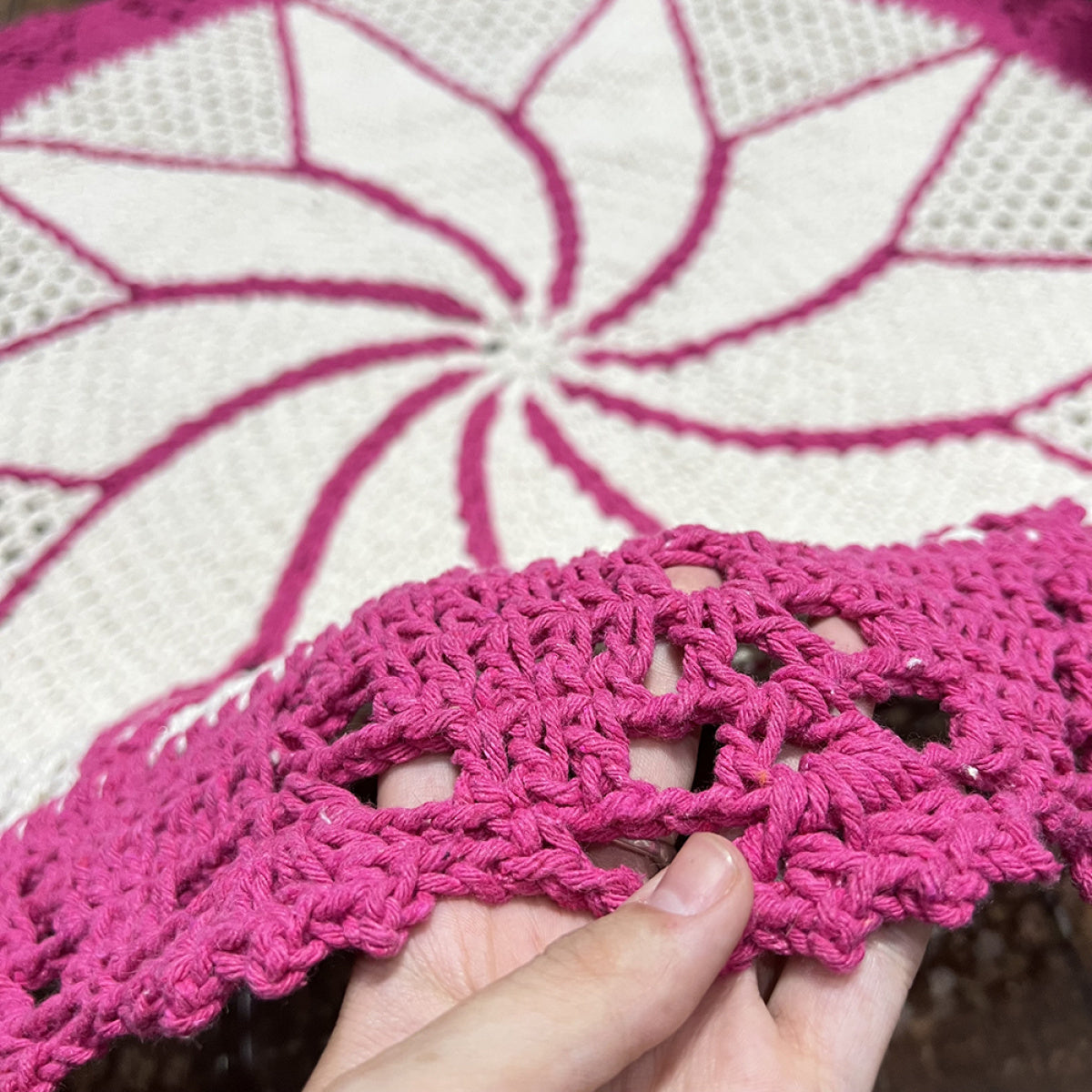Tapete Redondo Crochê Rosa Artesanal, 35 Pol., Feito à Mão, Decoração