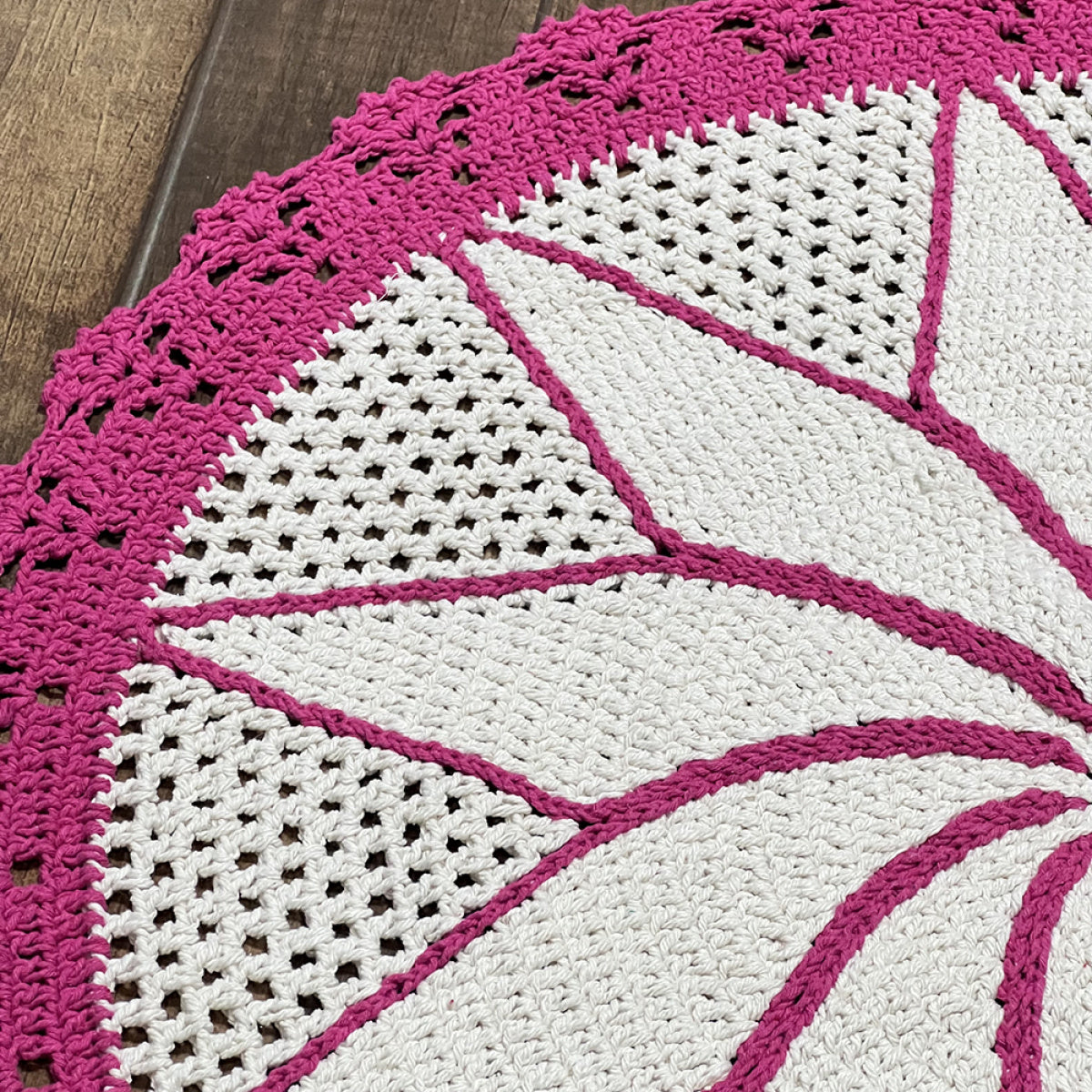 Tapete Redondo Crochê Rosa Artesanal, 35 Pol., Feito à Mão, Decoração