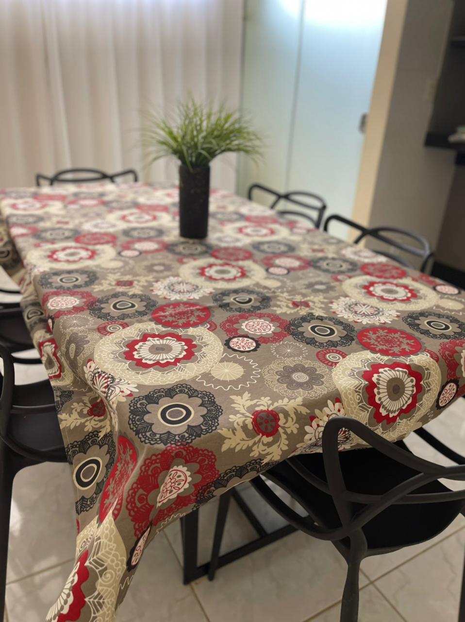 Toalha de Mesa Impermeável Mandala Vermelha 1,45mx2,2m