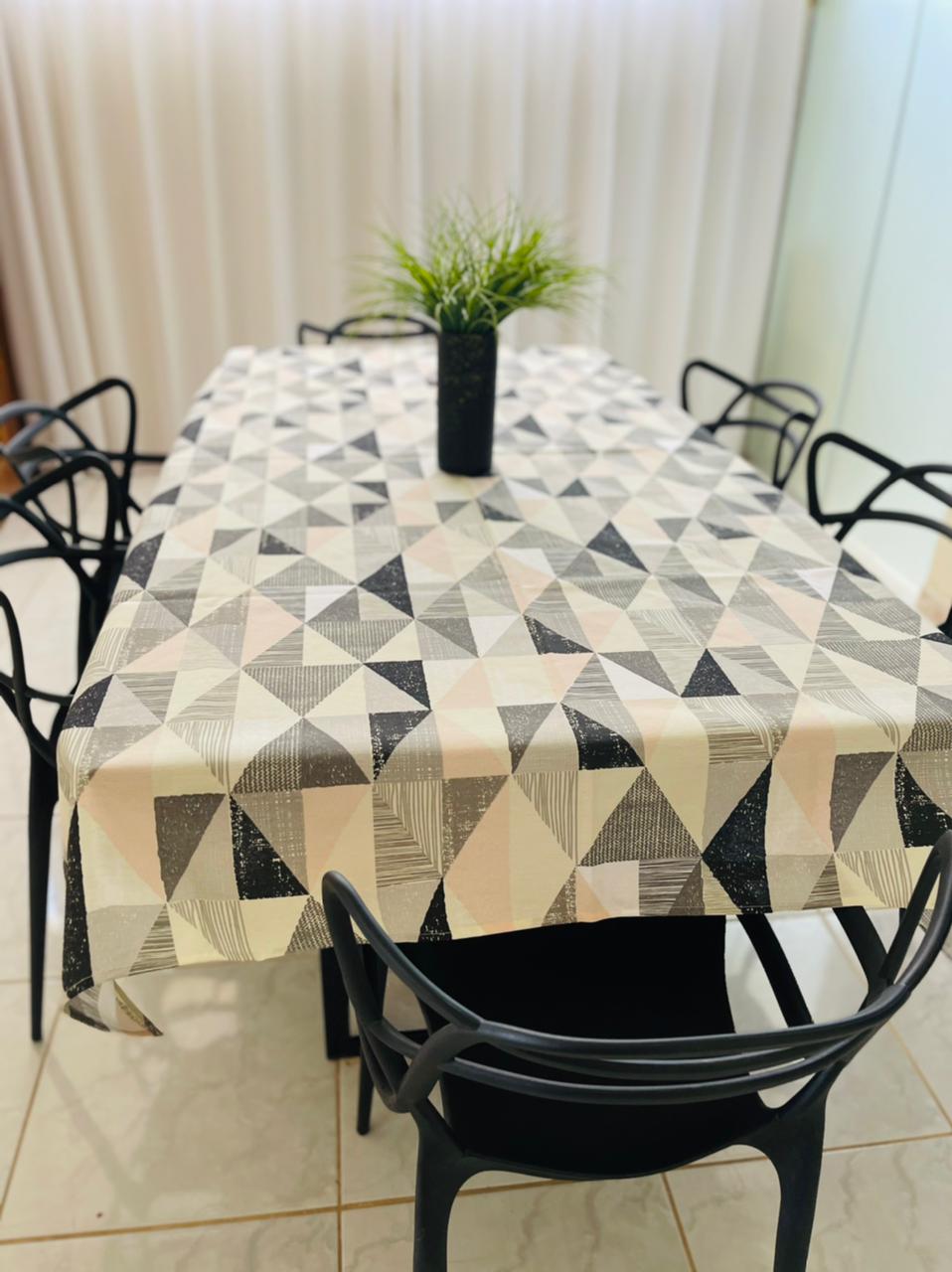 Toalha de Mesa Impermeável Triângulo Rose 1,45mx1,5m