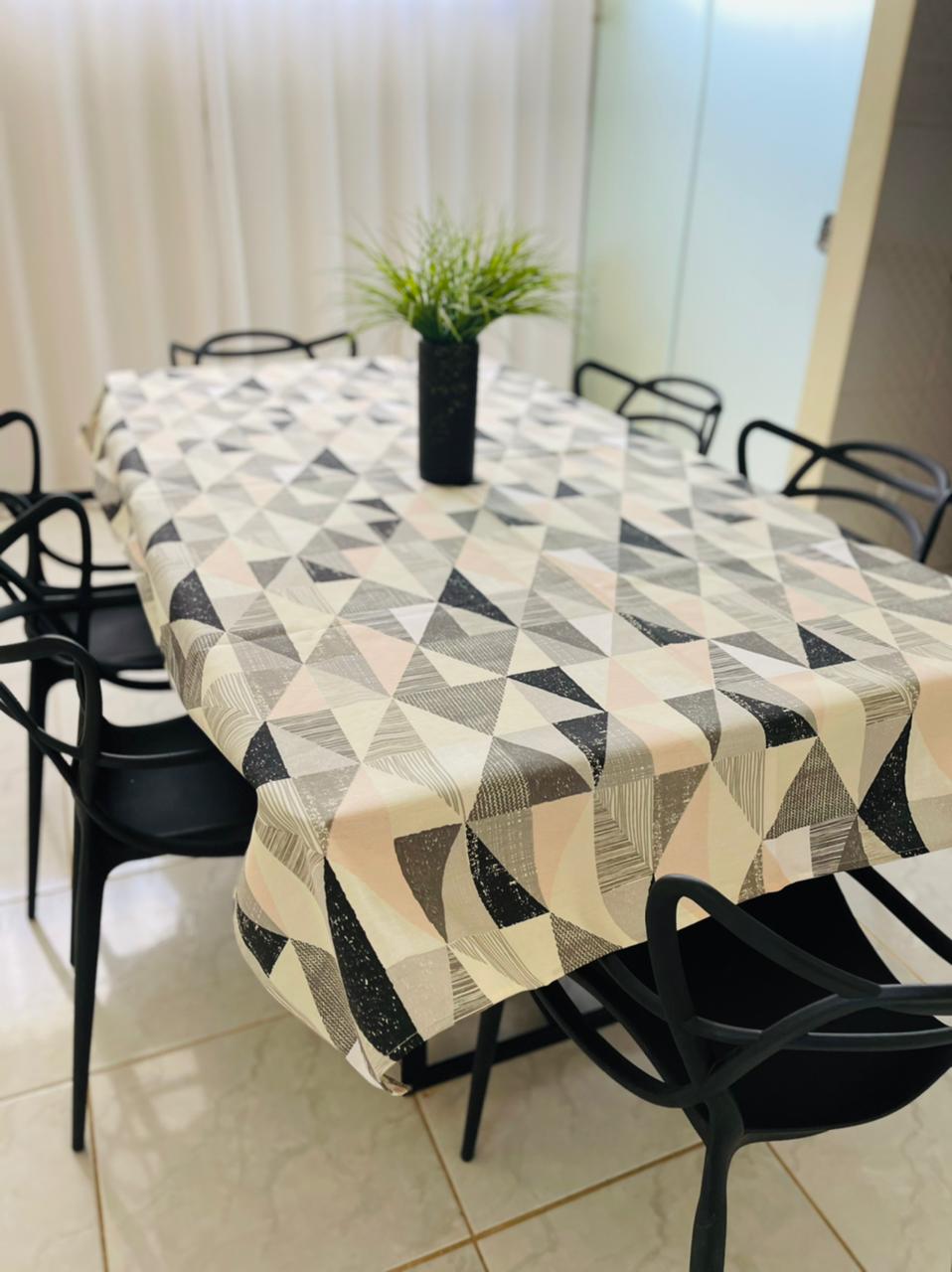 Toalha de Mesa Impermeável Triângulo Rose 1,45mx2,2m