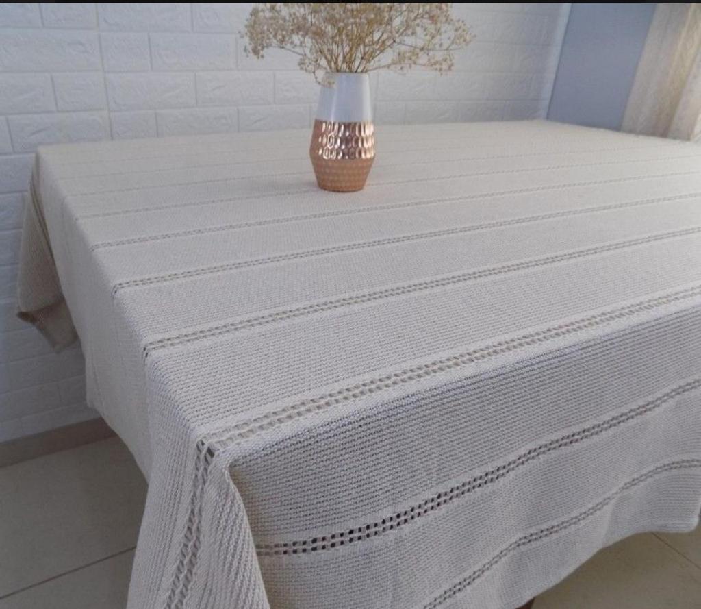 Toalha de Mesa Vazada Cru 1,5mx2,2m