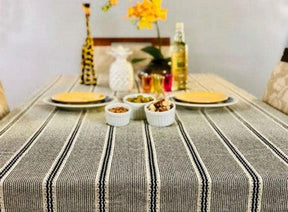 Toalha de Mesa Vazada Preta 1,5mx2,2m