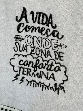 Pano de Prato Frases "A vida começa onde sua zona de conforto termina"